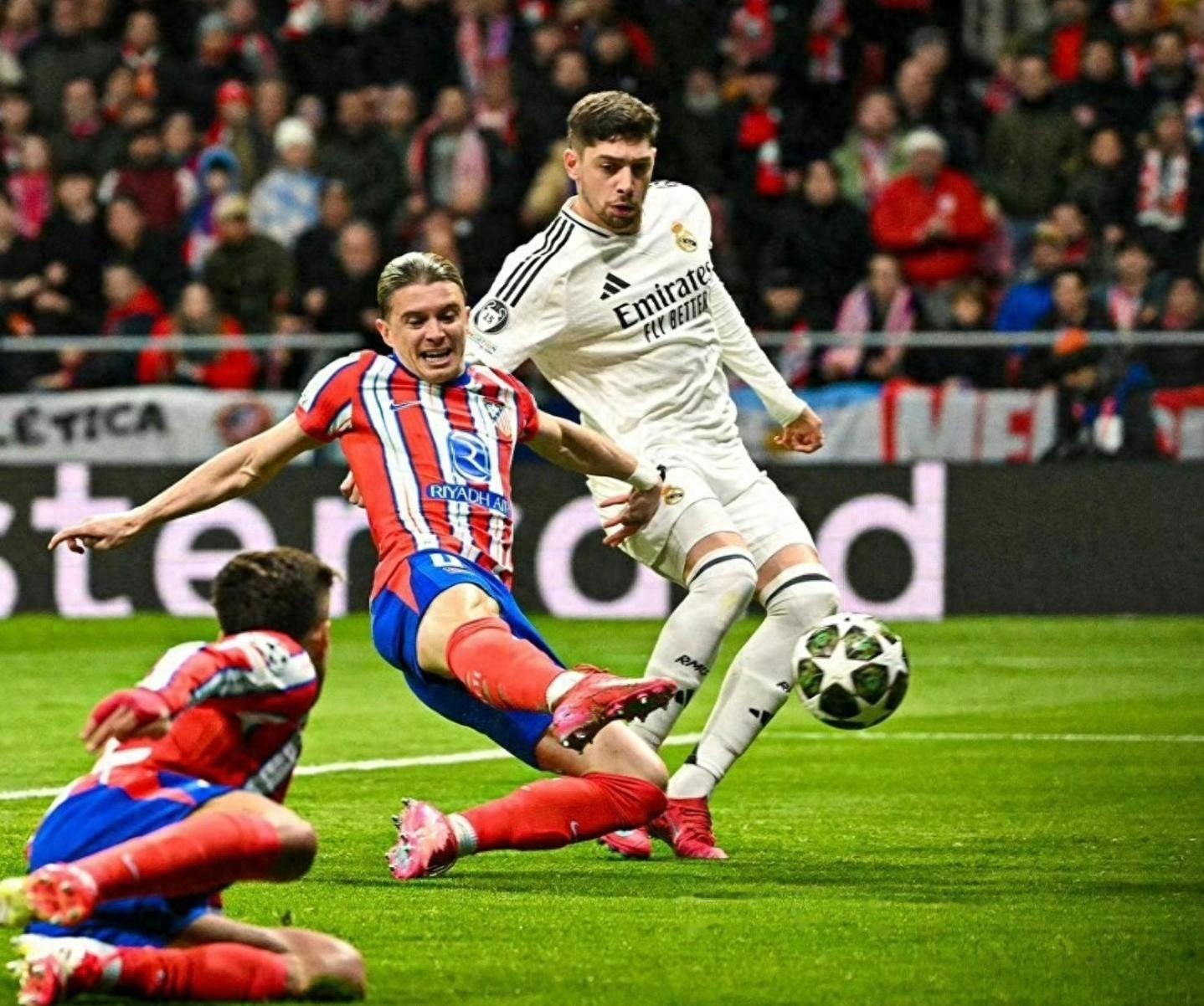 皇马击败阿贾克斯，晋级半决赛大战，掌声雷动