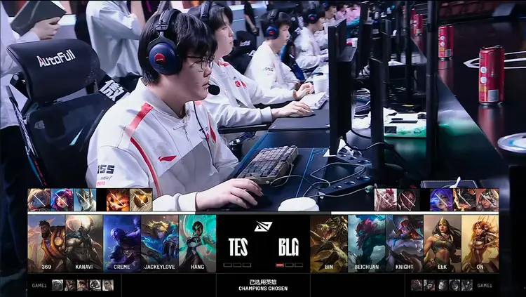 BLG轻取CLG,JackeyLove极限生还后反打峡谷大战全球总决赛,让粉丝疯狂欢呼 BLG轻取CLG,JackeyLove极限生还后反打峡谷大战全球总决赛,让粉丝疯狂欢呼