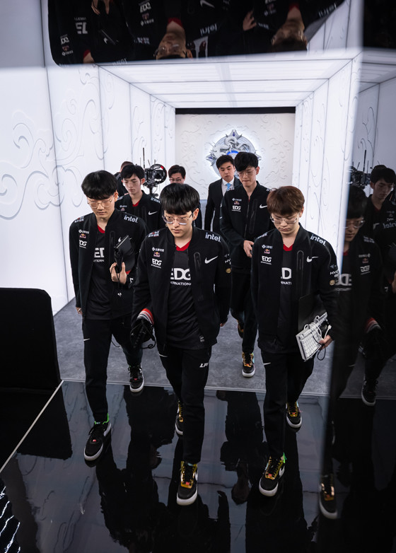 KT力克DFM，Scout单局斩获MVP顶尖较量入围赛，让粉丝疯狂欢呼