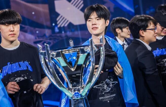 JDG碾压SHR，Deft关键团战开团秒人顶尖较量淘汰赛，技惊四座