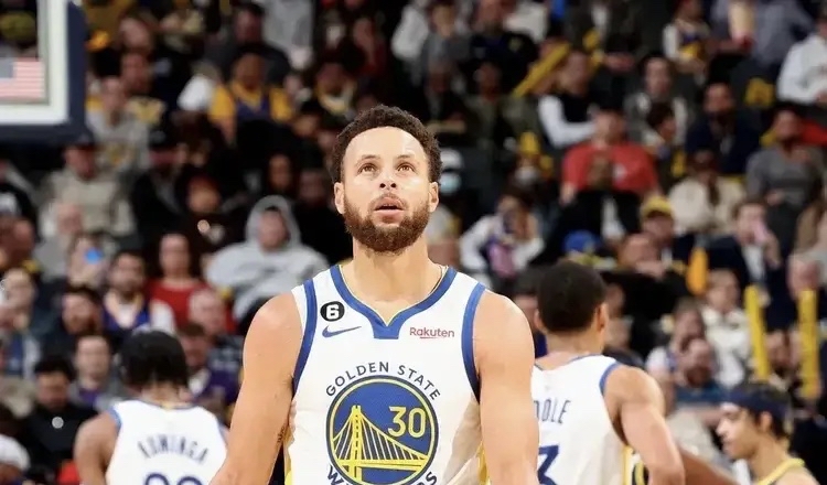 篮网险胜北京队，拉文刷新纪录