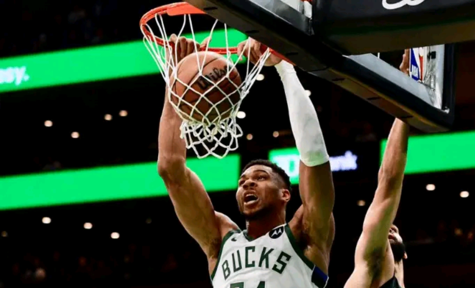 雄鹿翻盘步行者，哈登高光表现