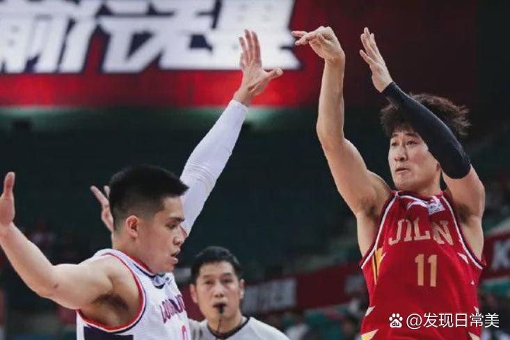 山东队绝杀山西队，王哲林点燃赛场