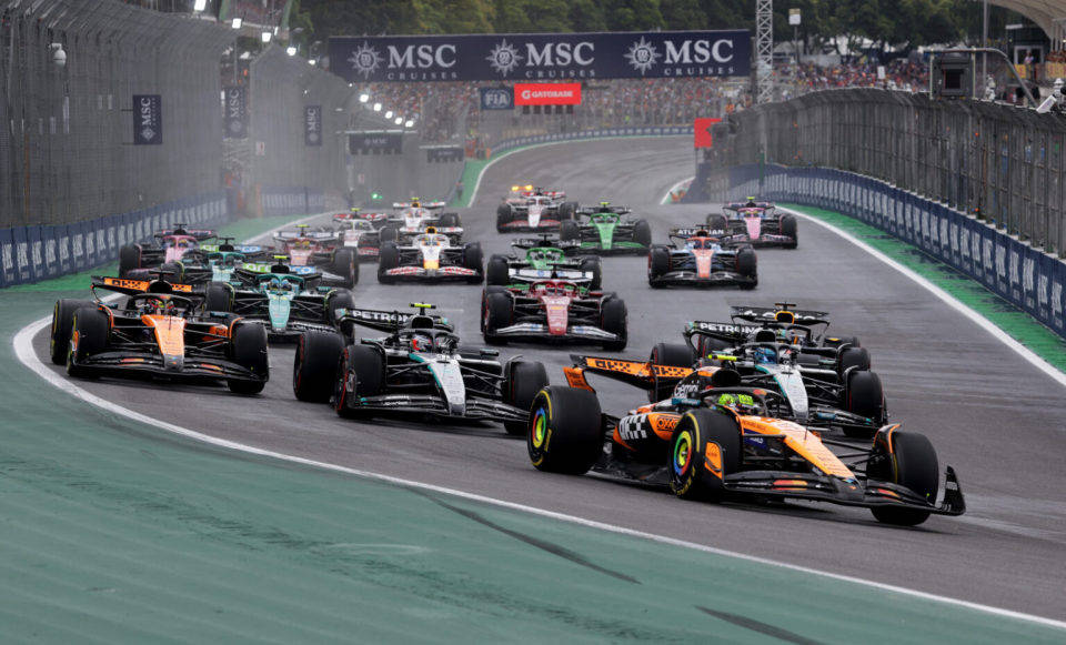 梅赛德斯鏖战威廉姆斯，皮亚斯特里点燃赛场